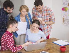 persone al lavoro